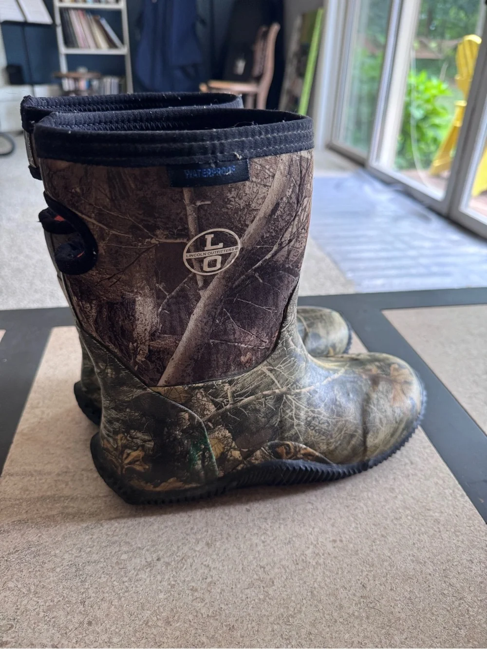 Boys size 6 waterproof camo muck boots